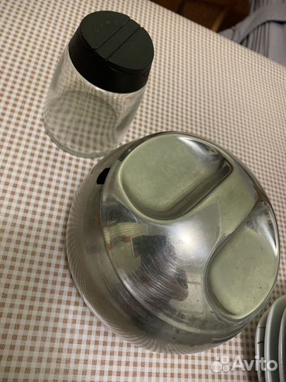 Солонка и сахарница