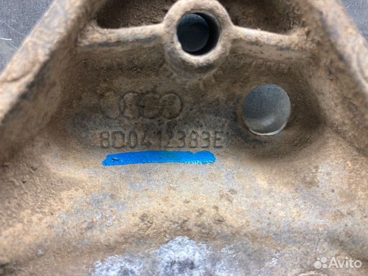 Кронштейн амортизатора Volkswagen Passat B5