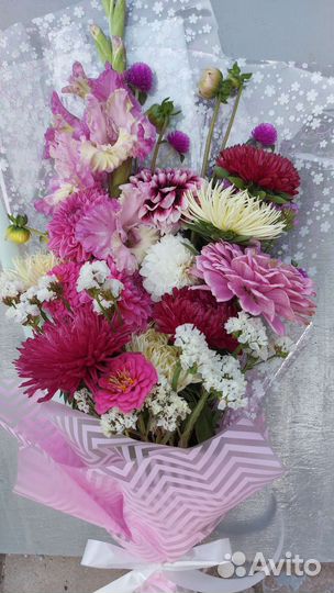 Букеты из сезонных цветов. Эустома, циния, астра