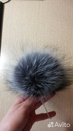 Помпон чернобурка 15 см. Новый