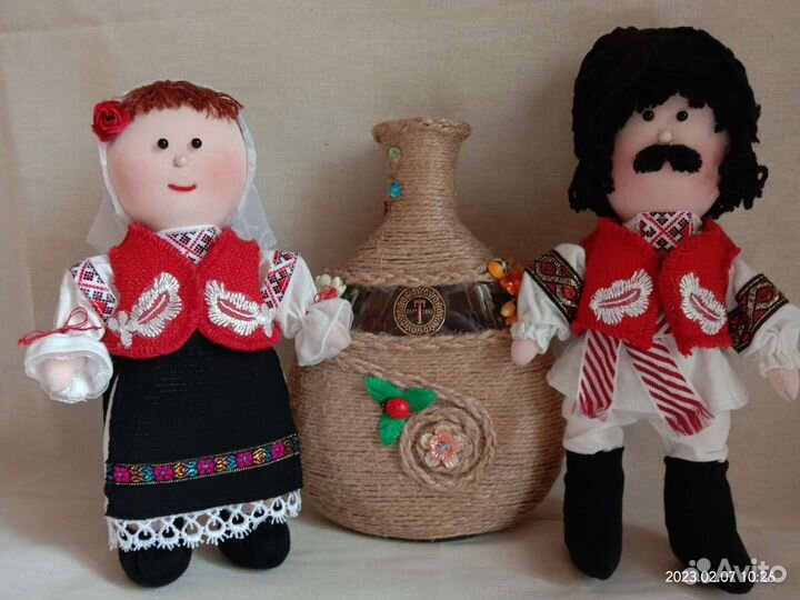 Сувенирные куклы в молдавских костюмах