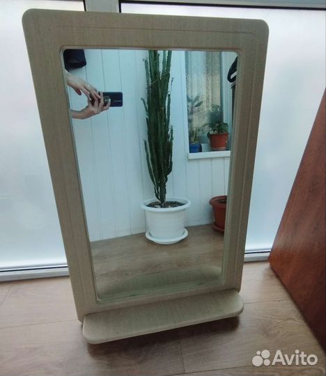 Зеркало в ванную с полочкой б/у
