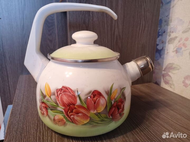 Чайник эмалированный со свистком новый