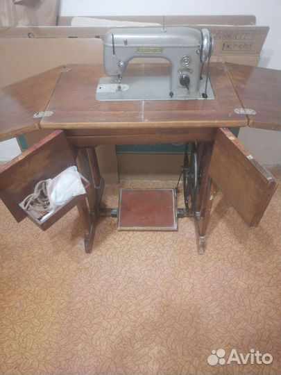 Швейная машинка ножная