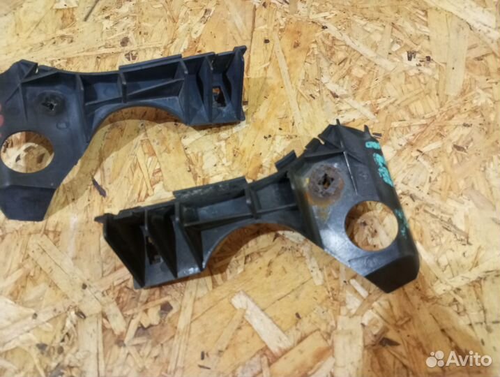 Крепление бампера переднее Toyota Corolla Fielder