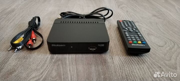 Приемник цифрового Тв Rolsen / дисплей / DVB-T2