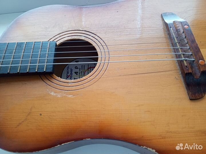 Акустическая гитара
