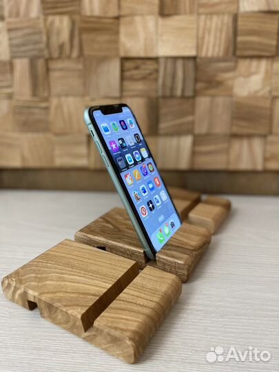 Деревянная подставка под телефон