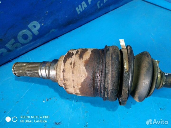 Левый привод Nissan Maxima A33 седан VQ30DE 2001