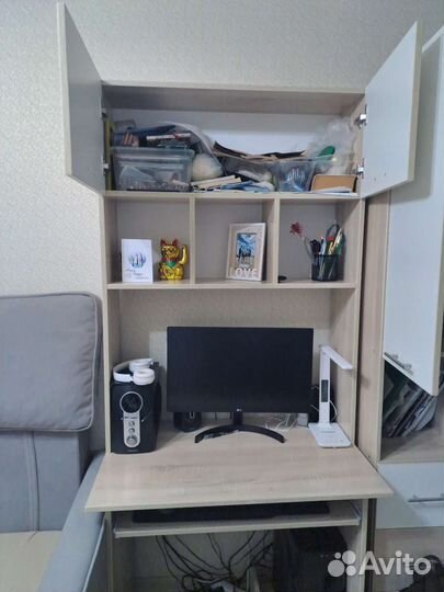 Письменный стол и шкаф
