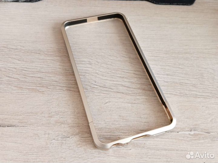 Бампер для смартфона