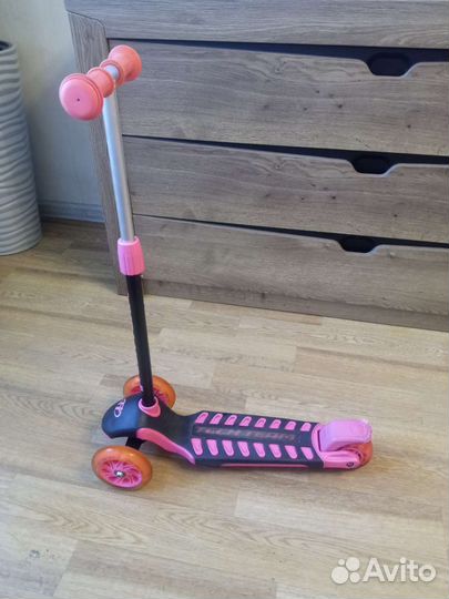 Детский самокат трёхколёсный