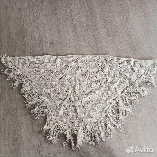 Платок шерстяной с бахромой