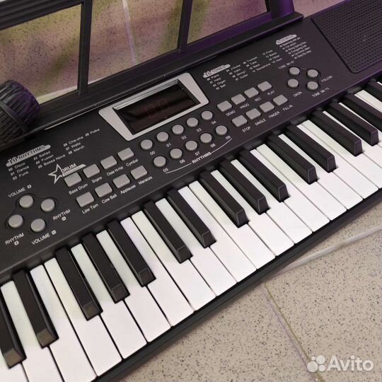 Синтезатор новый 61 клавиша