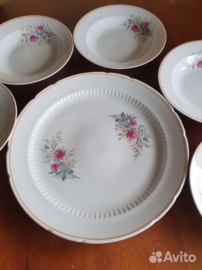 Тарелки и блюдо