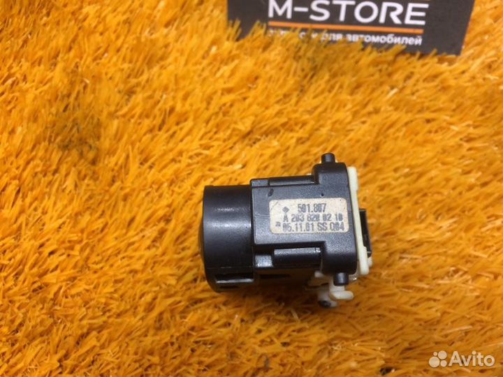 Кнопка стеклоподъемника передняя левая