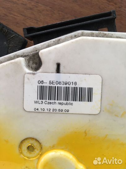 Замок двери задний правый 5TA839016D