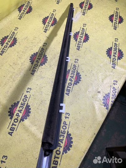 Молдинг стекла передний правый Kia Sorento Prime 3