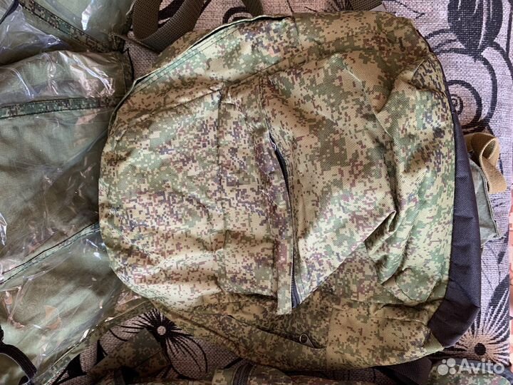 Военая фуражка, три военных сумки