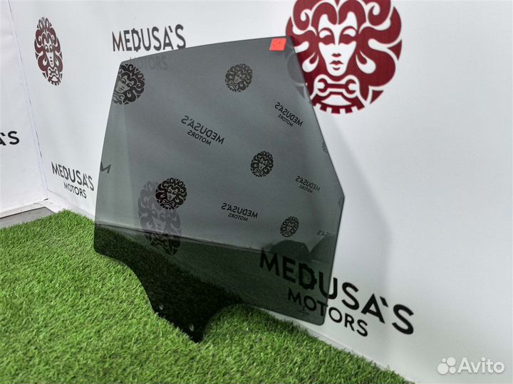 Стекло двери заднее левое Audi Q5 FY 2.0 дизель