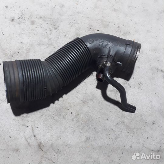 Воздушный патрубок 1,6 AKL VW Гольф 4 Октавия А4