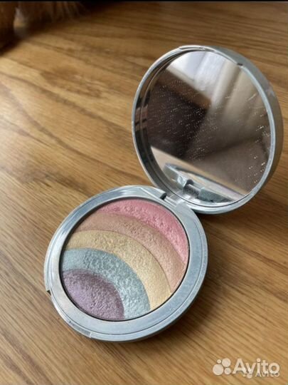 Хайлайтер Too faced Rainbow Strobe