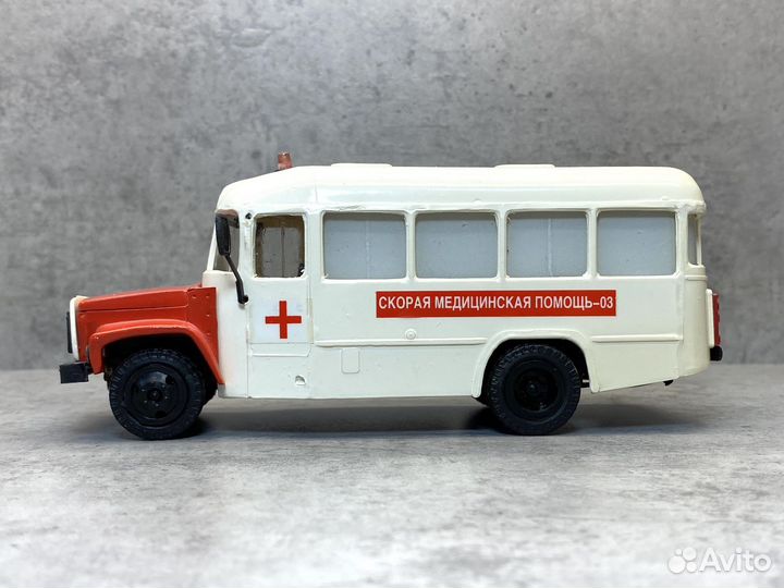 Коллекционная модель кавз-3270 скорая помощь 1:43