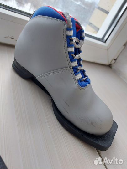 Лыжные ботинки