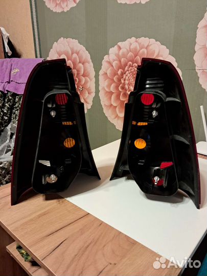 Комплект Фонарей Logan 1,с дефектами, оригинал