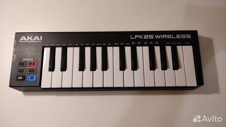 Миди-клавиатура Akai LPK25 wireless