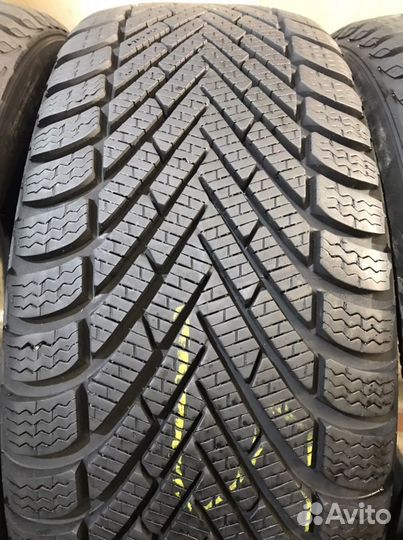 Pirelli Winter Cinturato 205/50 R17 93T
