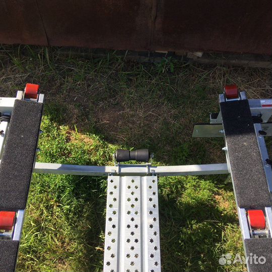 Килевой ролик для лодочного прицепа