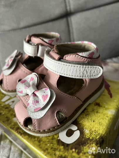 Сандалии для девочки
