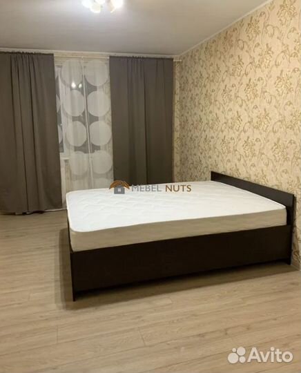 Кровать с матрасом