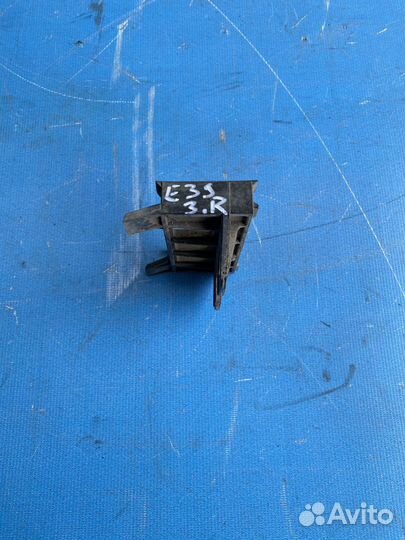 Салазка заднего бампера на BMW E39 95-03 г в