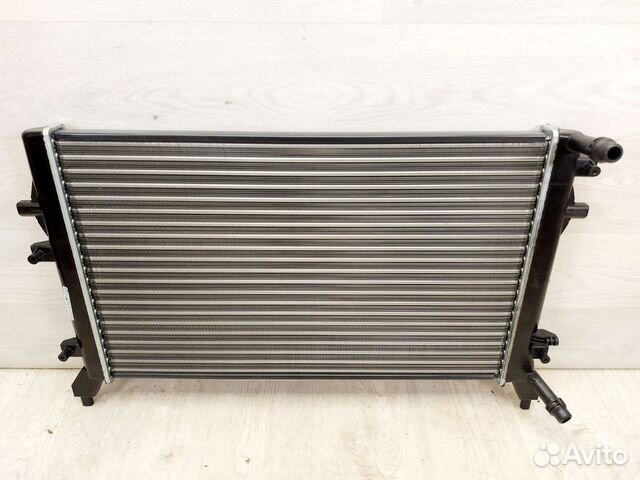 Радиатор охлаждения Volkswagen Caddy