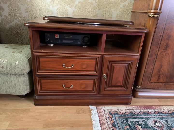 Тумба под телевизор дерево