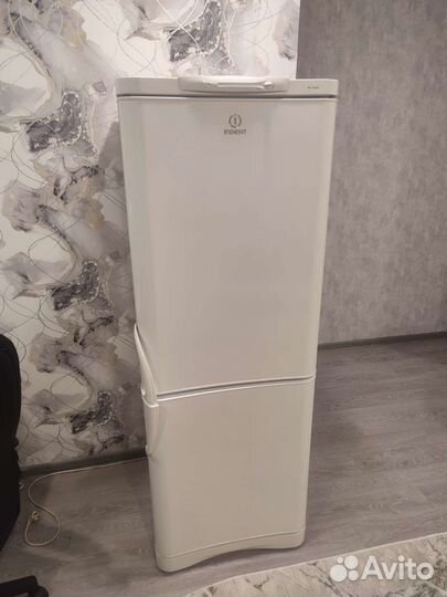 Холодильник бу indesit