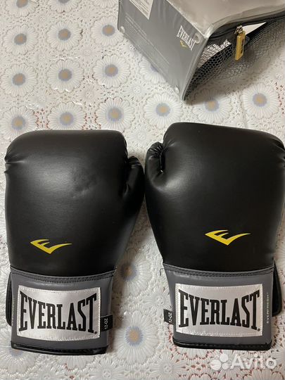 Боксерские перчатки 12 oz Everlast