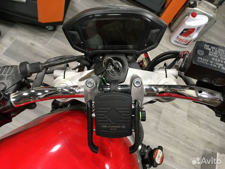 Suzuki SV400