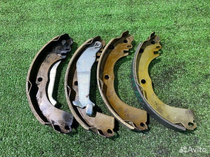 Тормозные колодки заднее Nissan Cube Z12 HR15