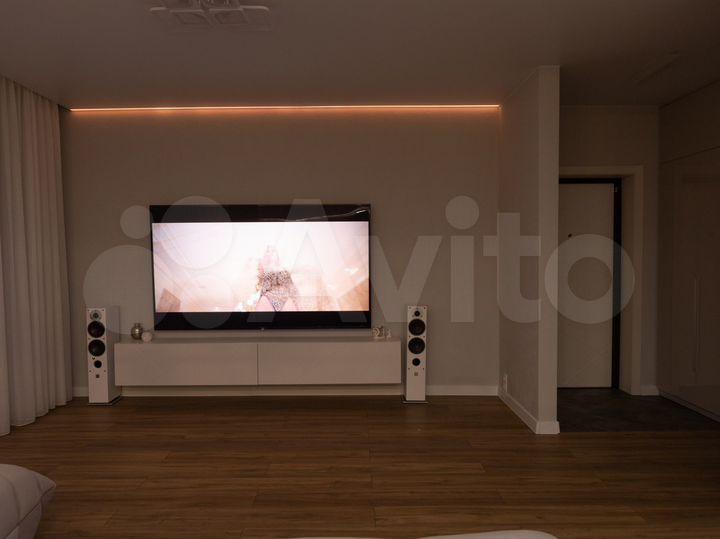 2-к. квартира, 61 м², 1/10 эт.