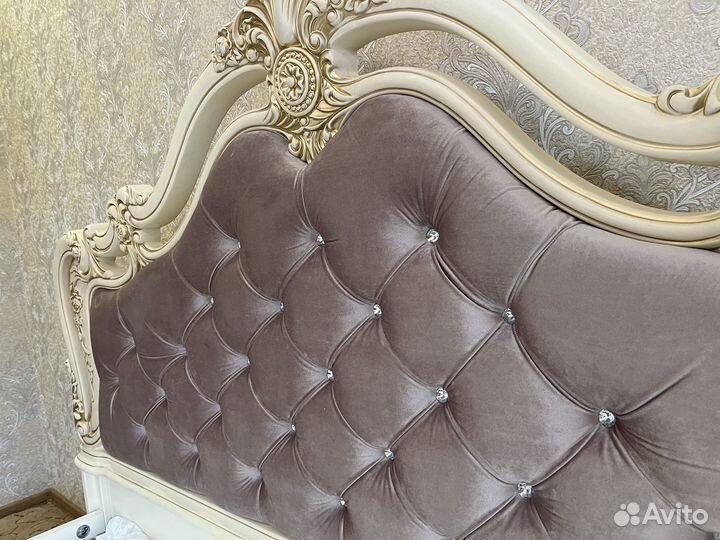 Спальный гарнитур