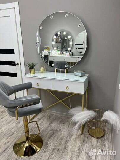 Туалетный столик