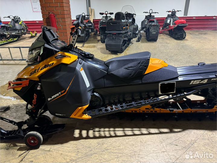 BRP Ski-Doo Summit SP 154 800R etec