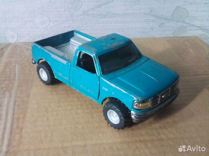 Модель 1/32 Ford f 150 new ray 1995