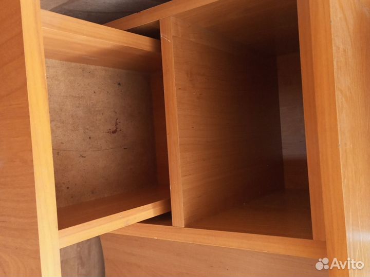 Туалетный столик с зеркалом