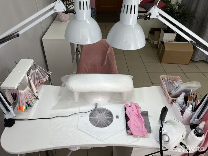 Маникюрный стол с вытяжкой бу
