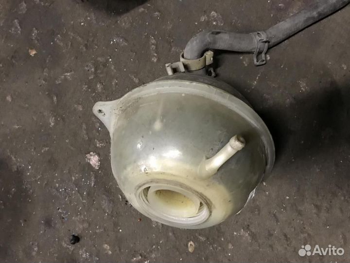 Бачок расширительный Volkswagen Passat (B4) 1994