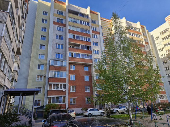 3-к. квартира, 82 м², 1/10 эт.